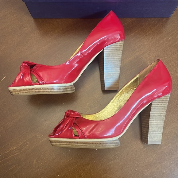 NEW - Shoe Diva, size 38, Red Heels - Picture 2 of 9